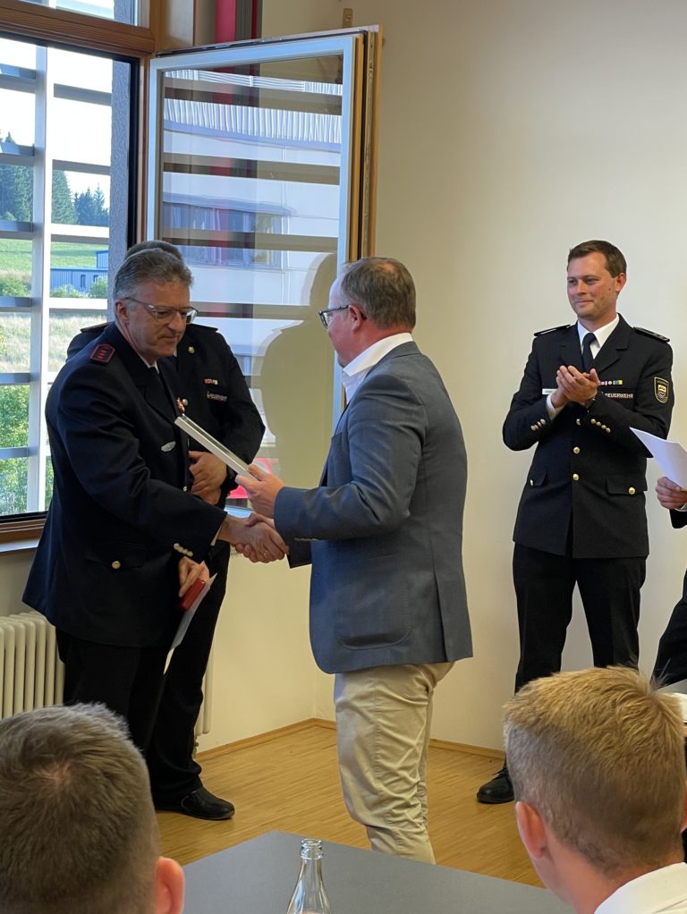 Ehrungen und Beförderungen bei der Feuerwehr Böttingen Friedrich Flad